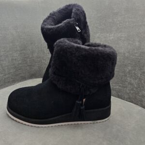 Lamo Bailee Black Winter Boots with Plush Trim Size 6